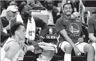  ?? Jose Carlos Fajardo
/ Bay Area News Group ?? Golden State Warriors’ Draymond Green (23) sits next to Golden State Warriors’ Jordan Poole (3) as he grimaces in pain after landing on his shoulder on Oct. 14.