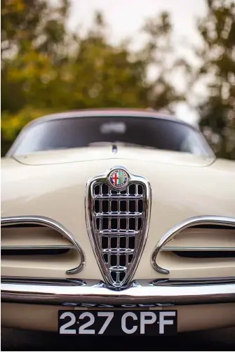  ??  ?? Clockwise, from above
That grille, still so evocative; Aston man Tim Lewis enjoying his distinctiv­ely trimmed Alfa; it’s just as delicately pretty from the rear.