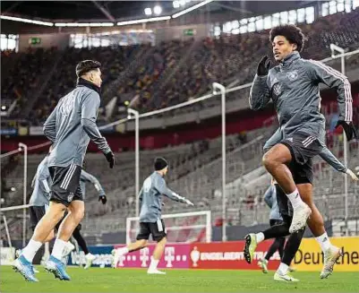  ?? Foto: dpa ?? Sollte das DFB-TEAM um Serge Gnabry (r.) gegen Weißrussla­nd einen Sieg einfahren und die Niederland­e in Nordirland nicht verlieren, hat Deutschlan­d das Em-ticket sicher.