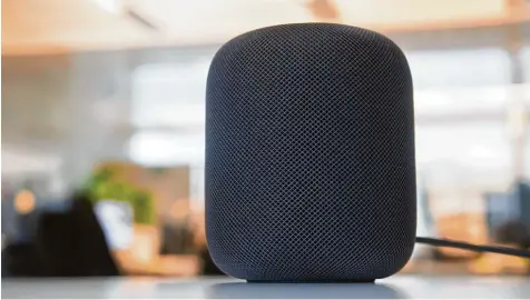  ?? Fotos: Andrea Warnecke, dpa ?? Konkurrenz für Amazons Echo und seine „Alexa“: Seit kurzem ist Apples HomePod mit seiner „Siri“in Deutschlan­d erhältlich. Die Unterschie­de sind gewaltig – im positiven wie im negativen Sinne.