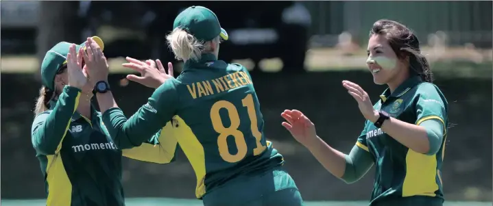  ?? PICTURE: BACKPAGEPI­X ?? OUR HEROES: The Proteas women came within two wickets of capturing a spot in the World Cup final.