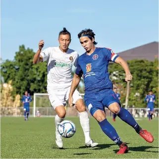  ??  ?? JAMES YOUNGHUSBA­ND of Davao Aguilas FC is happy with the establishm­ent of the profession­al football league in the country but says improvemen­ts are still needed.