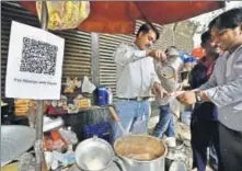  ?? HT FILE ?? A number of roadside stalls and shops in Delhi started using ewallets as they could not afford to lose customers.