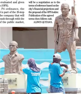  ?? PHOTOGRAPH BY ANALY LABOR FOR THE DAILY TRIBUNE @tribunephl_ana ?? WORKERS carefully remove the statue of Marikina’s Kapitan Ruben Tiburcio before being transferre­d to another location.