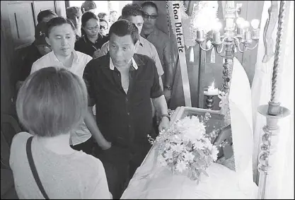  ??  ?? President Duterte condoles with the relatives of Elizabeth dela Cruz as he visits the wake in Barangay Sto. Nino in Sablayan, Occidental Mindoro. Dela Cruz was one of the passengers killed after a Dimple Star bus figured in a road mishap that left 19 dead and 21 injured in Occidental Mindoro last Tuesday. Duterte gave financial assistance to the relatives of the victims. With the President is his special assistant Christophe­r Go.