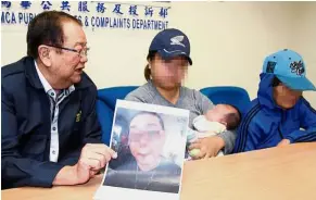  ??  ?? Painful price to pay: Chong holding a picture of the conman who got his victim pregnant and swindled money from the victim’s mother (right), during a press conference.