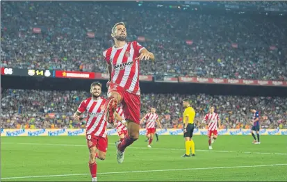  ?? FOTO: PERE PUNTÍ ?? Stuani y Portu celebran un tanto del atacante charrúa en el Camp Nou ante el Barcelona