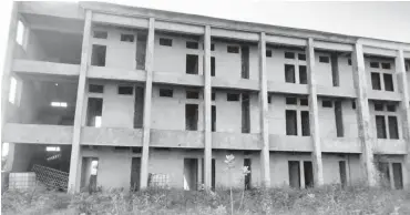  ??  ?? A hostel building project abandoned since 2009