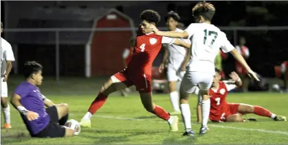  ?? PILOT PHOTO/RUDY MARQUEZ ?? Adrian Cardona tries to dislodge the ball from Concord goal keeper Jose Martinez Hernandez.