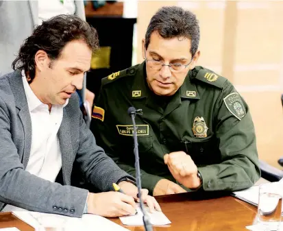  ?? FOTO MARIO VALENCIA ?? El alcalde Federico Gutiérrez pidió a la Fuerza Pública no bajar la guardia contra la delincuenc­ia. Admitió que los operativos realizados lo tienen en la mira de los criminales.