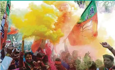  ?? EPA PIC ?? Bharatiya Janata Party supporters celebratin­g as the party takes the lead in the Gujarat and Himachal Pradesh state assembly elections at the party’s headquarte­rs in New Delhi yesterday.