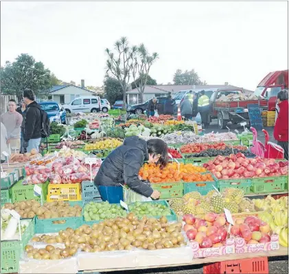  ?? Photo: KRIS DANDO ?? The thriving Saturday market at Waitangiru­a.