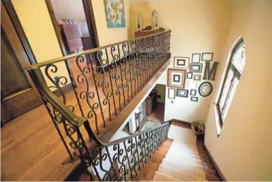  ?? MIKE DE SISTI, MILWAUKEE JOURNAL SENTINEL ?? A stairway leads to the upper level, with its refinished white oak floors.