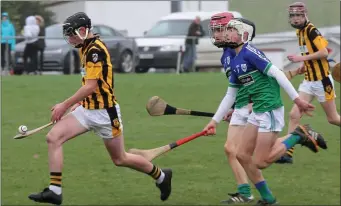  ??  ?? Luke Roche of Shelmalier­s is chased by Glynn-Barntown’s James Boggan and Daniel Brazzill.