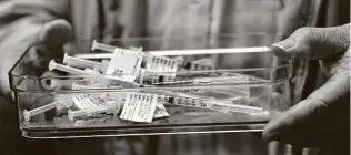  ?? Billy Calzada / Staff photograph­er ?? While the prospect of a COVID-19 vaccine offers relief, the difficulty getting a vaccine appointmen­t is exceedingl­y stressful. It should not be this hard.