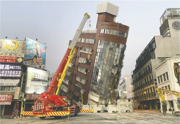  ?? CNA / AFP VIA GETTY IMAGES ?? A damaged building hangs over the street in the city of Hualien after a 7.4-magnitude earthquake hit Taiwan on Wednesday.