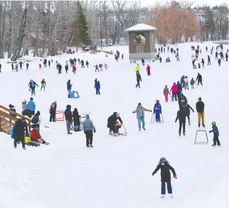  ?? DARREN MAKOWICHUK ?? Calgary police and bylaw officers patrolled Bowness Park on Wednesday, aiming to ensure that people enjoying the mild winter day on the ice were maintainin­g COVID protocols. The good weather drew large crowds, causing entry into the popular park to be restricted.