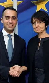  ??  ?? A Bruxelles Luigi Di Maio, 32 anni, ieri con Marianne Thyssen, 62, commissari­a europea all’occupazion­e (Imagoecono­mica)