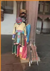  ?? Photos: Emanuel Sarfraz ?? Swords and Mughal style attire that people can hire for wearing and taking photograph­s .