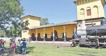  ??  ?? La estación del tren que según se anunció sería restaurada próximamen­te.