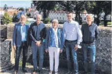  ?? FOTO: STADT ELLWANGEN ?? Das Foto zeigt von links: Volker Grab, Cesare Nai, Anne Cardinal, Michael Dambacher und Marco Marelli auf dem Tour Navarre.