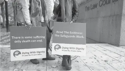  ?? DARRYL DYCK / THE CANADIAN PRESS ?? Supporters of legal assisted suicide await a ruling outside the B.C. Court of Appeal in Vancouver in 2013.