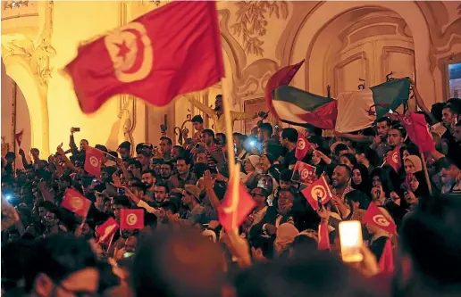  ?? AP ?? A crowd gathers on Tunis’ main avenue after voting closed in Tunisia.