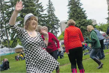  ?? GORD WALDNER/The StarPhoeni­x ?? Michelle Bartsch, left, dances with others to a Downchild Blues Band cover by Jack Semple and the Horn Dogs during Day One of the Saskatchew­an Jazz Festival in the Delta Bessboroug­h Gardens, Friday. See a review
of performanc­es by Semple and Colin...