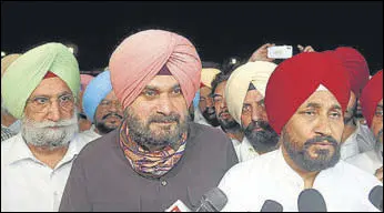  ?? KESHAV SINGH/HT ?? SHORT-LIVED CAMARADERI­E The bonhomie that Charanjit Singh Channi and Navjot Sidhu had publicly exuded soon after the former’s surprise elevation as Punjab’s first Dalit chief minister quickly evaporated, giving way to an intense tussle over power politics.