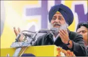  ?? SANJEEV KUMAR/HT ?? Shiromani Akali Dal president Sukhbir Singh Badal addressing workers in Muktsar on Tuesday.