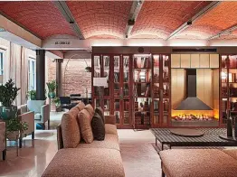  ?? ?? Antiga Casa Buenavista es el último proyecto de este estudio. El hotel combina la arquitectu­ra modernista catalana con el diseño contemporá­neo de Barcelona.