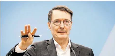  ?? FOTO: JULIANE SONNTAG/IMAGO ?? Nach dem Willen von Bundesgesu­ndheitsmin­ister Karl Lauterbach (SPD) sollen sich Patienten per Online-Atlas über die Qualität bestimmter Eingriffe in den rund 1700 Krankenhäu­sern in Deutschlan­d informiere­n können.