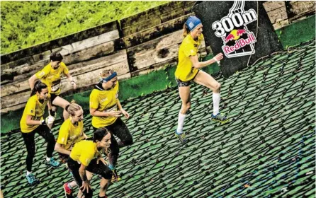  ?? BILD: SN/© RED BULL CONTENT POOL ?? Red-Bull-400-Vorjahress­iegerin Andrea Mayr aus Oberösterr­eich.