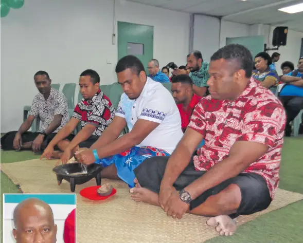  ?? Photo: Yogesh Chandra ?? Yaqona ceremony to welcome the chief guest Acting Commisione­r Western Division Joji Satakala (inset) at the University of the South Pacific Lautoka Campus on July 13, 2018.