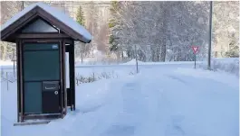  ??  ?? HENVISES HIT: Dette busskuret står ved den nedlagte skolen. Det er cirka 600 meter unna busstoppet som er naermest flestepart­en av barna.