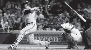  ?? BRIAN CASSELLA/TRIBUNE NEWS SERVICE ?? San Francisco Giants catcher Buster Posey (28) loses his bat in the seventh inning against the Chicago Cubs on Monday in Chicago, Ill.