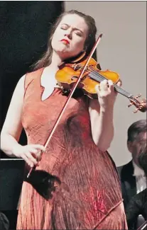  ?? REBECCA WRIGHT/THE Windsor Star ?? Violinist Lara St. John performs with the Windsor Symphony Orchestra at the Chrysler Theatre on Saturday.