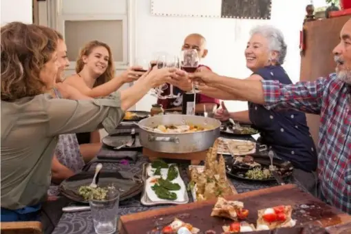  ??  ?? A number of new sites are selling social eating experience­s in locals' homes (Eatwith/Facebook)