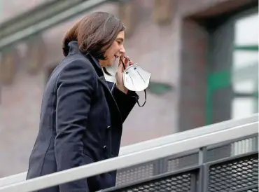  ?? FOTO: ODD ANDERSEN / AFP ?? Da durfte sie noch hoffen: Grünen-fraktionsc­hefin Katrin Göring-eckardt am Mittwoch auf dem Weg zur Vorstellun­g des Koalitions­vertrags im Berliner Westhafen.