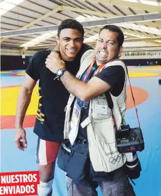  ?? tonito.zayas@gfrmedia.com ?? El fotoperiod­ista Tonito Zayas, arriba abrazando al luchador olímpico Franklin Gómez en un centro de práctica en Londres 2012, y Fernando Ribas, en la foto abajo, serán nuestros recursos en Tokio. NUESTROS ENVIADOS