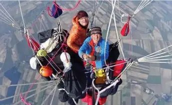  ?? THE CANADIAN PRESS ?? Swiss balloonist­s Nicolas Tieche, left, and Laurent Sciboz shattered the previous gas-balloon distance record before their balloon went down near the Quebec-Labrador border, where they had to be rescued by helicopter.