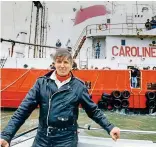  ??  ?? Pirate of pop: DJ Johnnie Walker beside the Radio Caroline ship