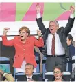  ?? FOTO: DPA ?? Riesiger Jubel bei Angela Merkel und Joachim Gauck.