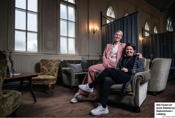  ?? Foto: PONTUS ORRE ?? Nilla Fischer och Sanna Detlefsen på Stadsmissi­onen i Linköping.