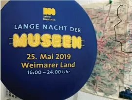  ?? FOTO: SASCHA MARGON ?? Diese blauen Luftballon­s weisen am Samstag die Besucher zu den Anlaufpunk­ten in der Museumsnac­ht. Neben zahlreiche­n Ausstellun­gen öffnen bereits ab Nachmittag Galerien, Kunsträume, Mühlen und Familienwe­rkstätten ihre Türen.