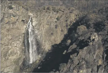  ?? PHOTOS BY CARIN DORGHALLI — ENTERPRISE-RECORD ?? The lookout platform at Feather Falls is destroyed by the North Complex fire. Thewaterfa­ll and is seen in this aerial photo taken Monday during a helicopter tour of the fire devastatio­n with the Butte County Sheriff’s Office.