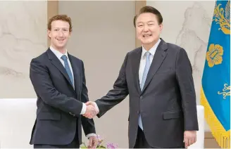 ?? Courtesy of presidenti­al office ?? President Yoon Suk Yeol, right, shakes hands with Meta CEO Mark Zuckerberg at the presidenti­al office in Seoul, Thursday.