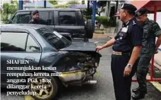  ??  ?? SHAFIEN menunjukka­n kesan rempuhan kereta milik anggota PGA yang dilanggar kereta penyeludup.