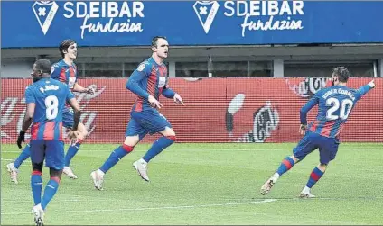  ?? FOTO: GETTY ?? Los jugadores del Eibar, celebrando un gol ante el Alavés. El domingo tienen una nueva final ante el Getafe. Solo les vale ganar