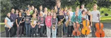  ?? FOTO: PR ?? Die Leitung des Schulorche­sters der Liebfrauen­schule hat Musiklehre­r Michael Eisele 2015 von Lehrer-„Urgestein“Edgar Teufel übernommen.